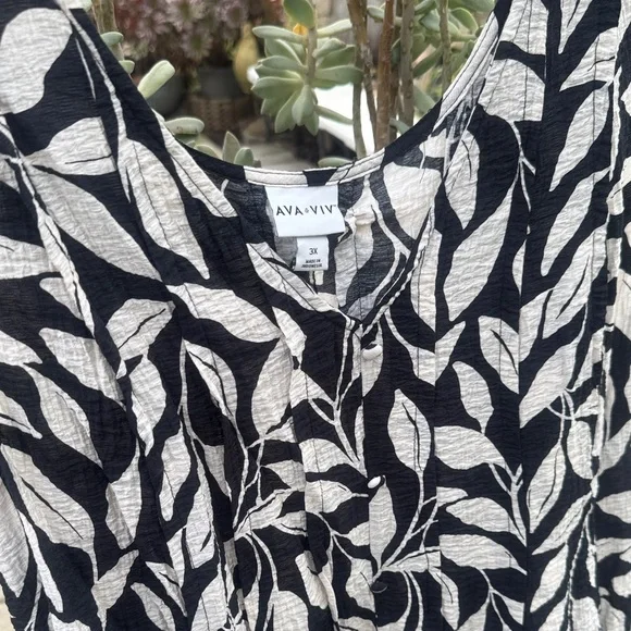 Ava & Viv Black and White Leaf Print Midi Dress - Picture 2 of 5